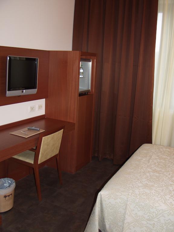 Hotel Mareschi Palace Novara Exteriör bild