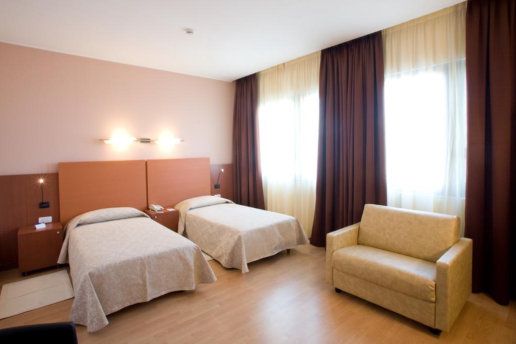 Hotel Mareschi Palace Novara Exteriör bild