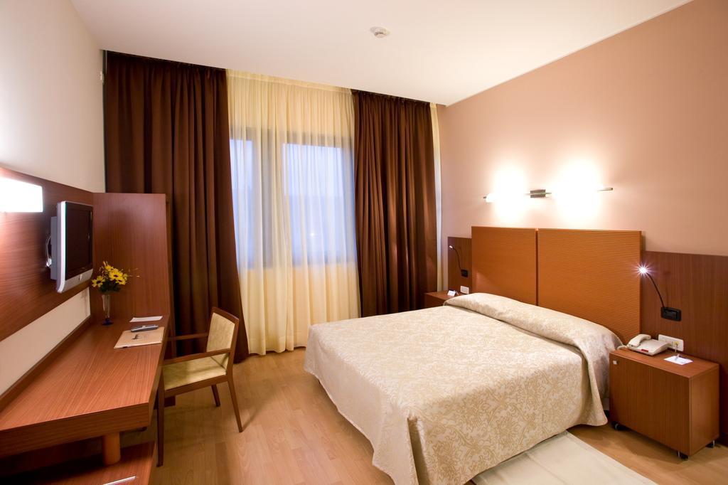 Hotel Mareschi Palace Novara Exteriör bild