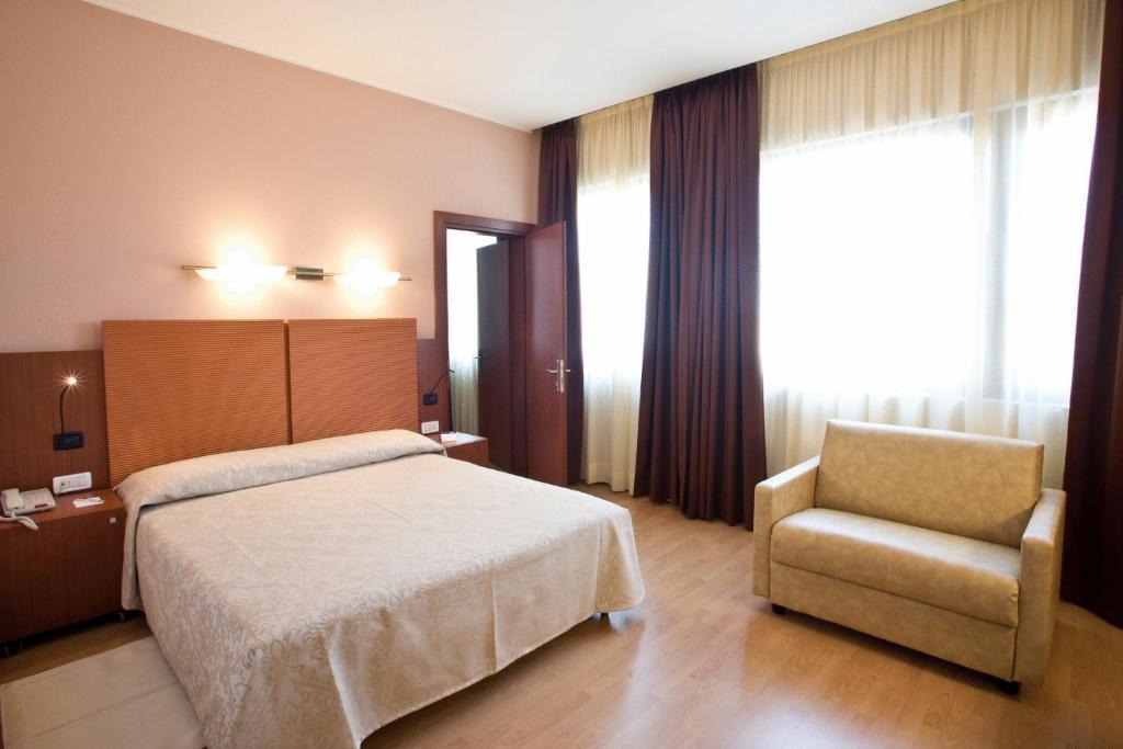 Hotel Mareschi Palace Novara Rum bild